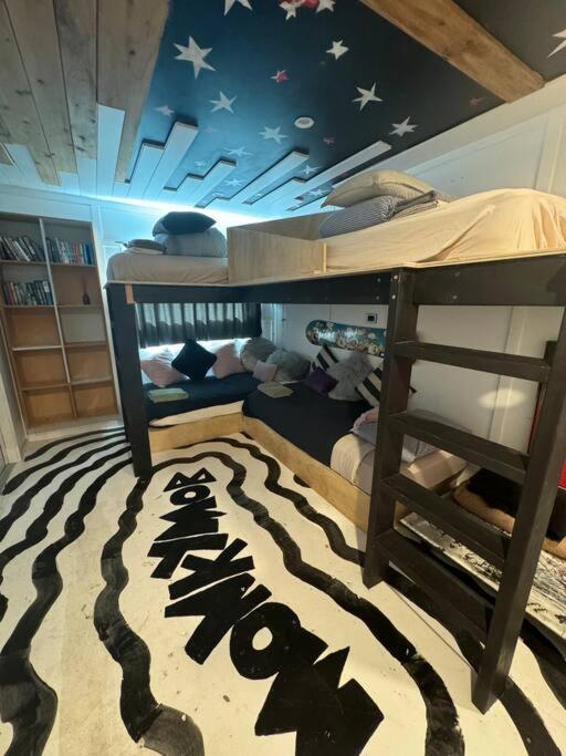 Electric Waihi Beach House - Family & Dog Friendly, Close To Beach, Pool Table, Outdoor Fire Room, Skate Ramp Bowentown ภายนอก รูปภาพ