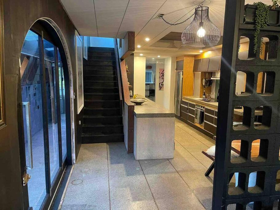 Electric Waihi Beach House - Family & Dog Friendly, Close To Beach, Pool Table, Outdoor Fire Room, Skate Ramp Bowentown ภายนอก รูปภาพ